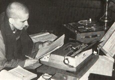 Bhikshuni Heng Chih translating the Sutras in the early days